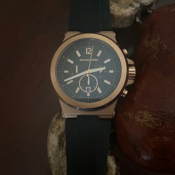 Watch - Picture 2 of 3